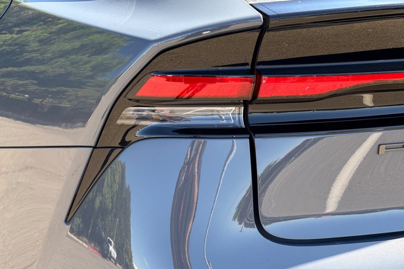 Toyota Prius Vehicle Full-screen Gallery Image 47