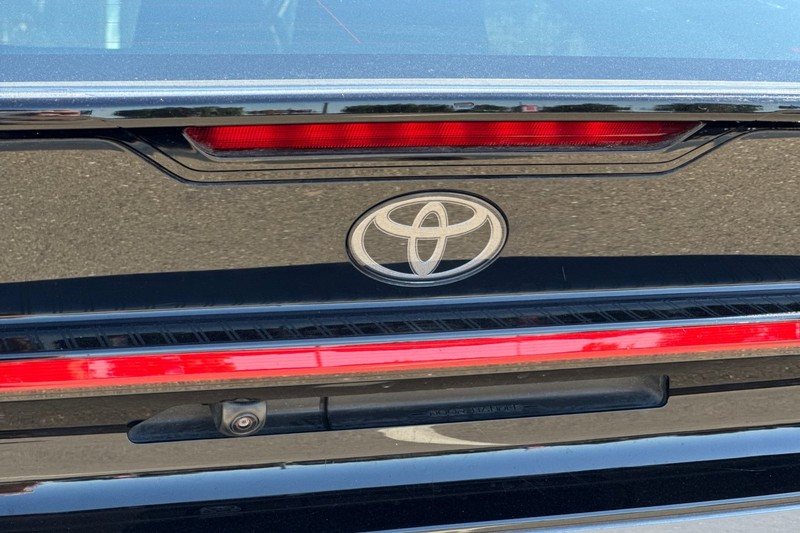 Toyota Prius Vehicle Full-screen Gallery Image 48