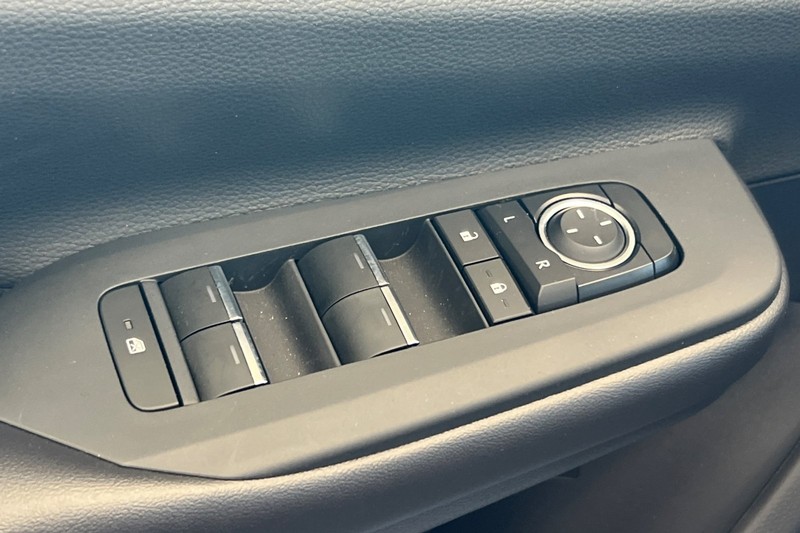 Toyota Prius Prime Vehicle Full-screen Gallery Image 12