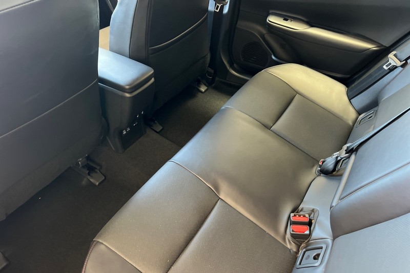 Toyota Prius Prime Vehicle Full-screen Gallery Image 14
