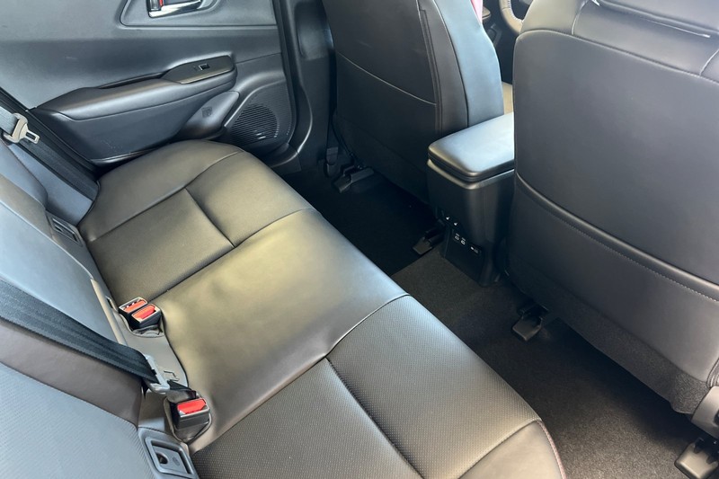 Toyota Prius Prime Vehicle Full-screen Gallery Image 17