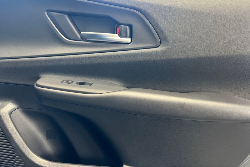 Toyota Prius Prime Vehicle Full-screen Gallery Image 20