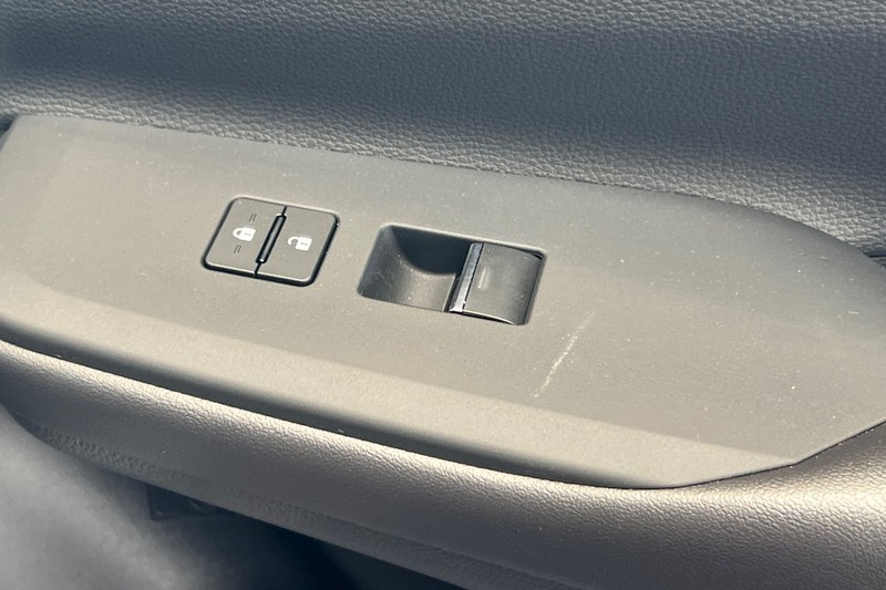 Toyota Prius Prime Vehicle Full-screen Gallery Image 21