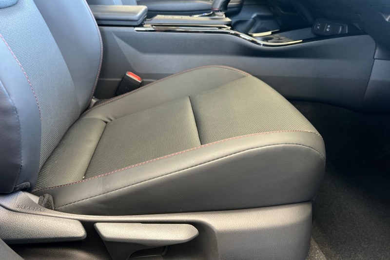 Toyota Prius Prime Vehicle Full-screen Gallery Image 22