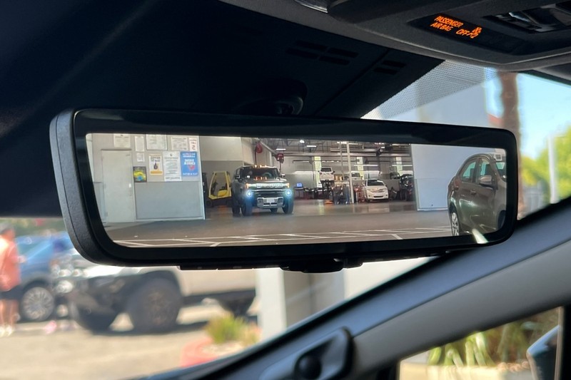 Toyota Prius Prime Vehicle Full-screen Gallery Image 24
