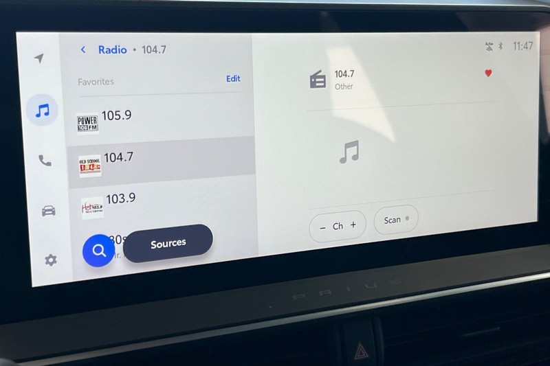 Toyota Prius Prime Vehicle Full-screen Gallery Image 25