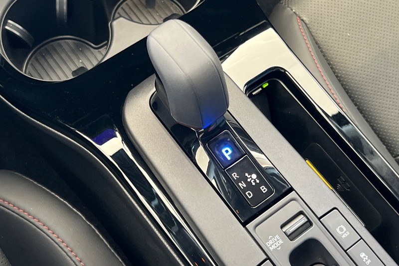 Toyota Prius Prime Vehicle Full-screen Gallery Image 33