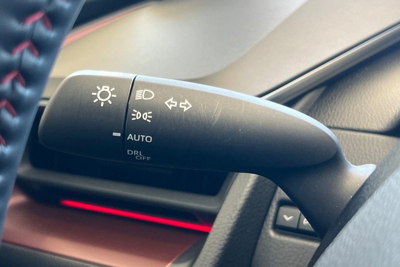 Toyota Prius Prime Vehicle Full-screen Gallery Image 37