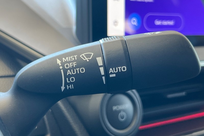 Toyota Prius Prime Vehicle Full-screen Gallery Image 39
