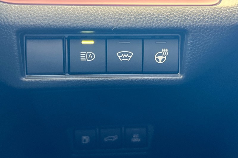 Toyota Prius Prime Vehicle Full-screen Gallery Image 42