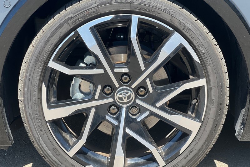 Toyota Prius Prime Vehicle Full-screen Gallery Image 45