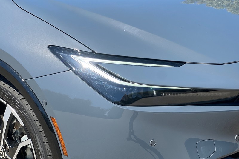Toyota Prius Prime Vehicle Full-screen Gallery Image 46