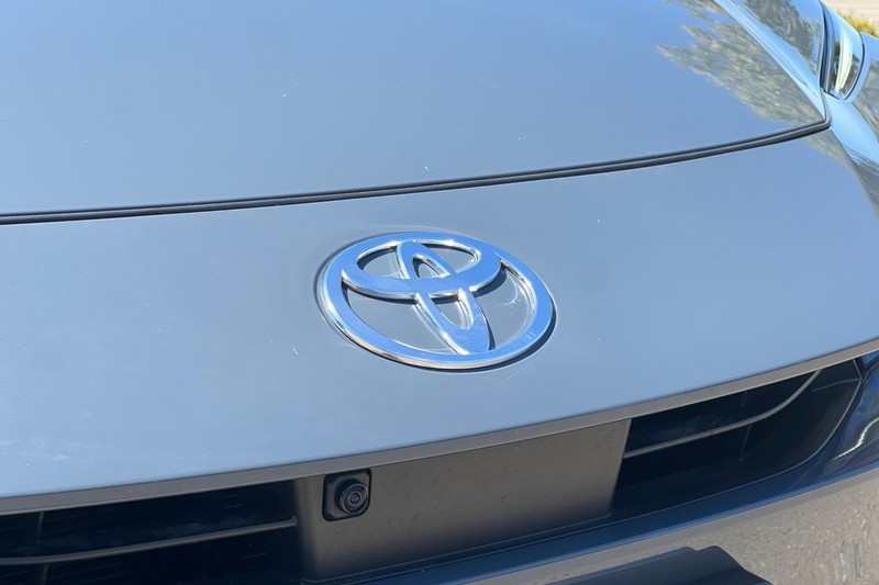 Toyota Prius Prime Vehicle Full-screen Gallery Image 47