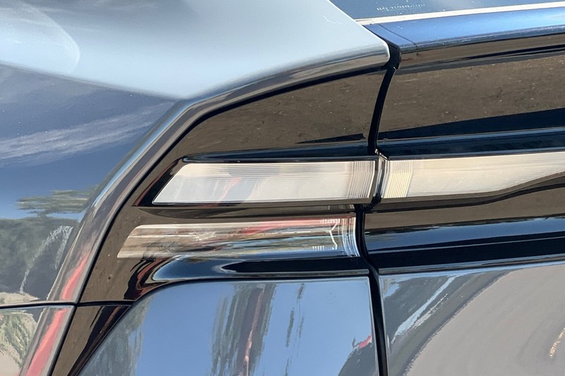 Toyota Prius Prime Vehicle Full-screen Gallery Image 48