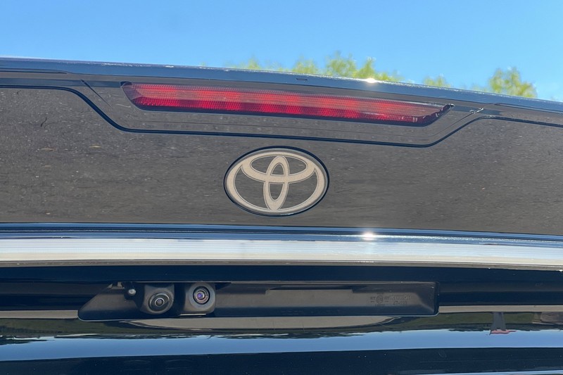 Toyota Prius Prime Vehicle Full-screen Gallery Image 49