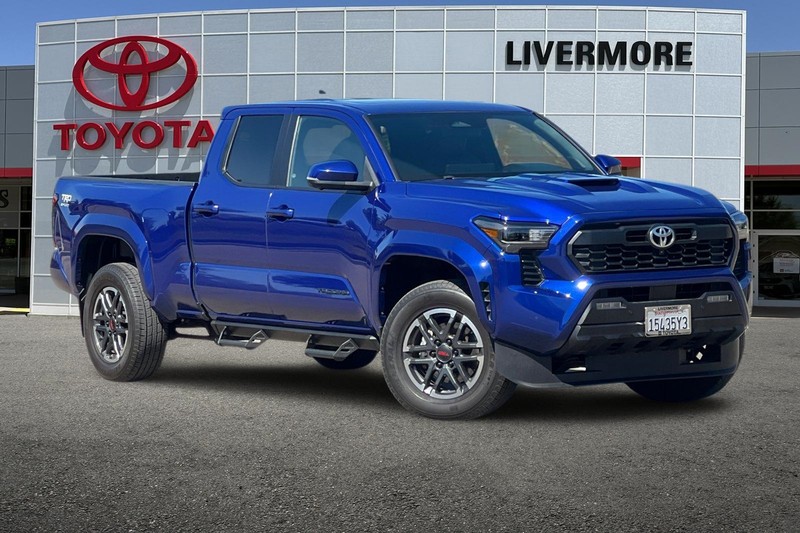 Toyota Tacoma 4WD Vehicle Full-screen Gallery Image 02
