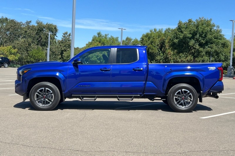 Toyota Tacoma 4WD Vehicle Full-screen Gallery Image 07