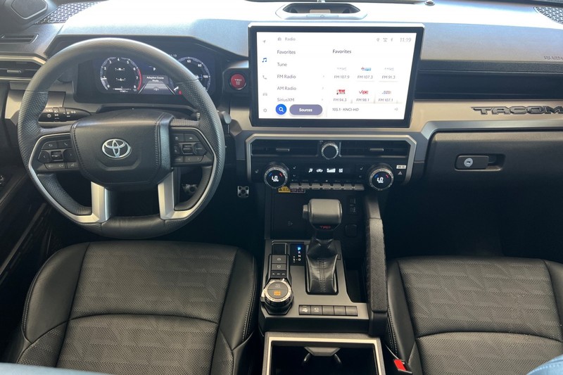Toyota Tacoma 4WD Vehicle Full-screen Gallery Image 15