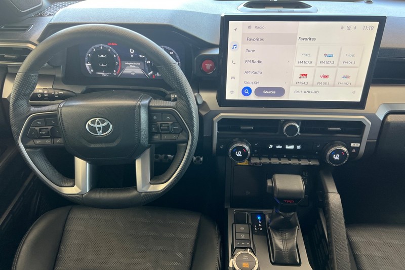 Toyota Tacoma 4WD Vehicle Full-screen Gallery Image 16