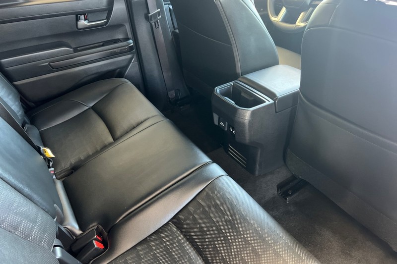 Toyota Tacoma 4WD Vehicle Full-screen Gallery Image 17