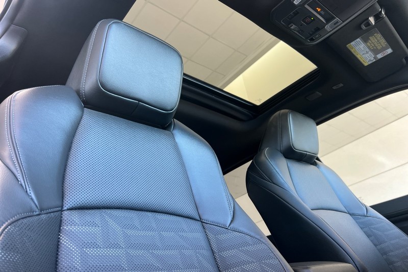 Toyota Tacoma 4WD Vehicle Full-screen Gallery Image 19