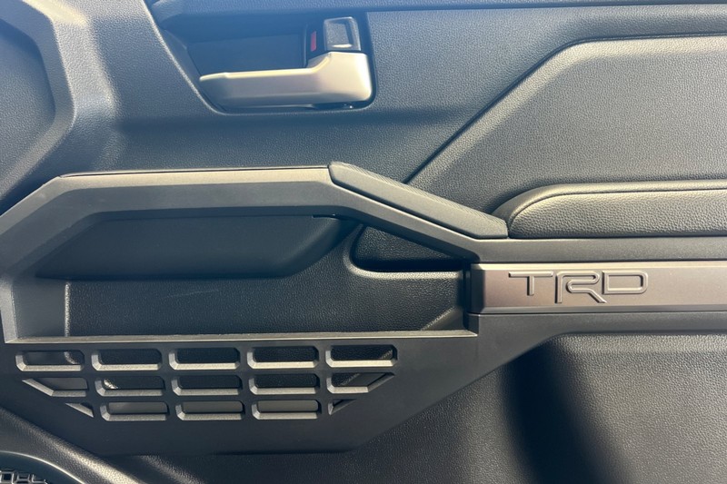 Toyota Tacoma 4WD Vehicle Full-screen Gallery Image 20