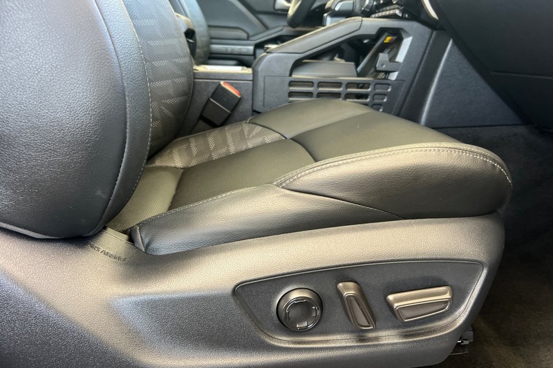 Toyota Tacoma 4WD Vehicle Full-screen Gallery Image 22