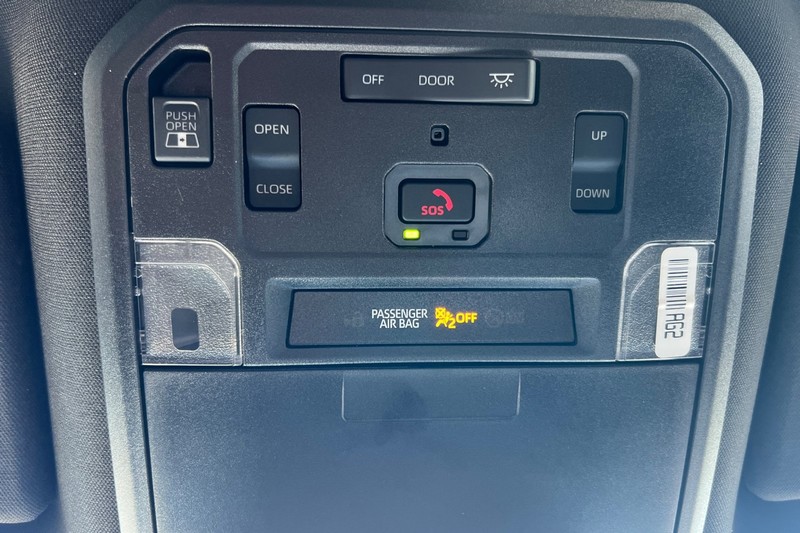 Toyota Tacoma 4WD Vehicle Full-screen Gallery Image 23