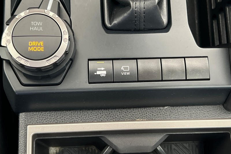 Toyota Tacoma 4WD Vehicle Full-screen Gallery Image 31