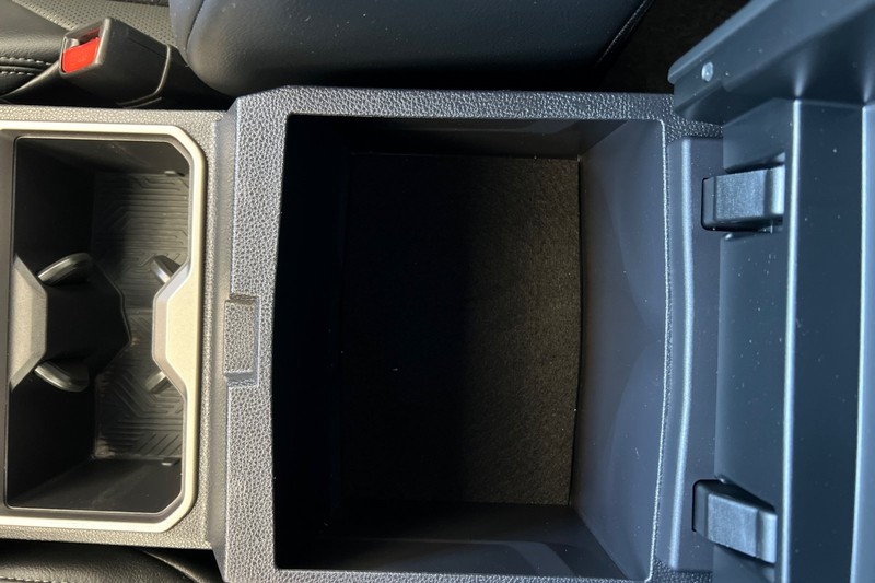 Toyota Tacoma 4WD Vehicle Full-screen Gallery Image 32