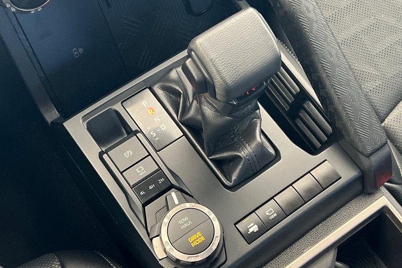 Toyota Tacoma 4WD Vehicle Full-screen Gallery Image 33
