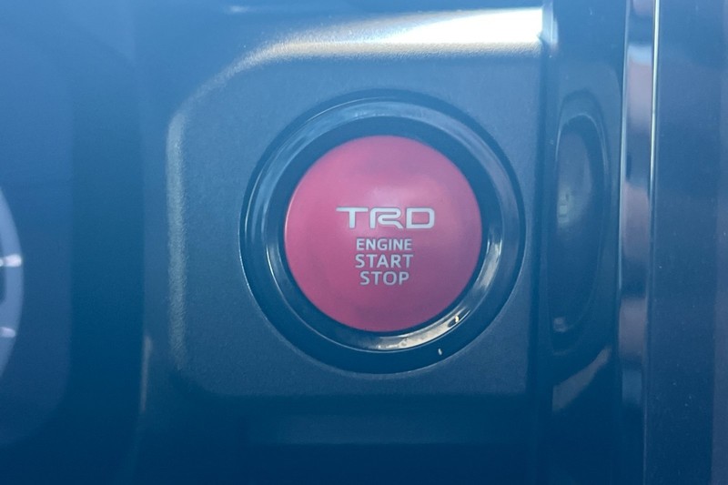 Toyota Tacoma 4WD Vehicle Full-screen Gallery Image 34