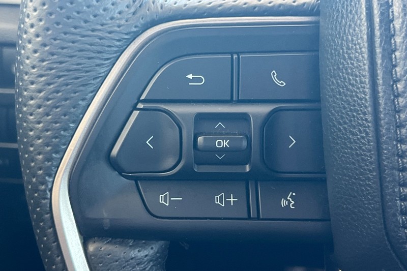 Toyota Tacoma 4WD Vehicle Full-screen Gallery Image 36