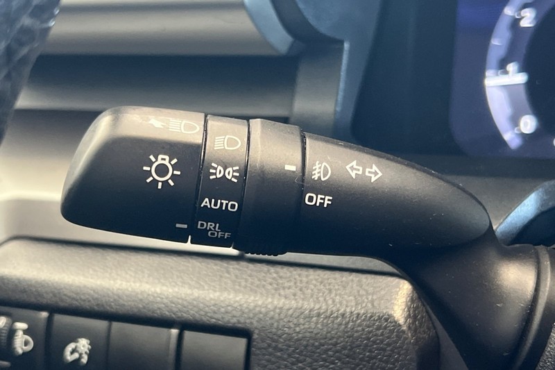 Toyota Tacoma 4WD Vehicle Full-screen Gallery Image 37