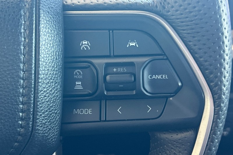 Toyota Tacoma 4WD Vehicle Full-screen Gallery Image 38