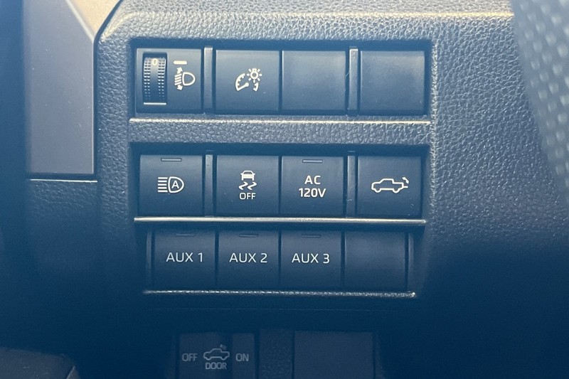 Toyota Tacoma 4WD Vehicle Full-screen Gallery Image 42