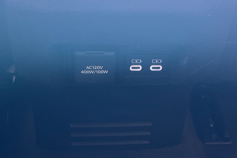 Toyota Tacoma 4WD Vehicle Full-screen Gallery Image 43