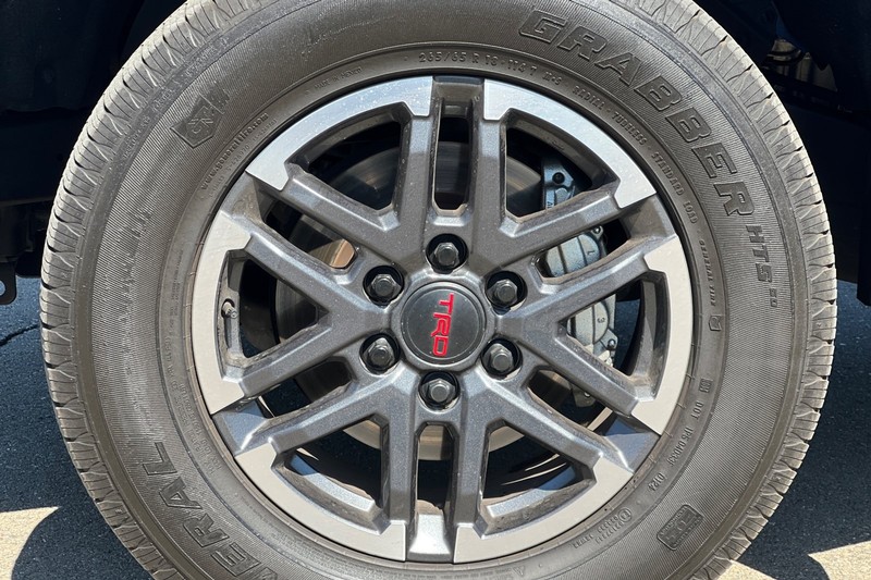 Toyota Tacoma 4WD Vehicle Full-screen Gallery Image 45
