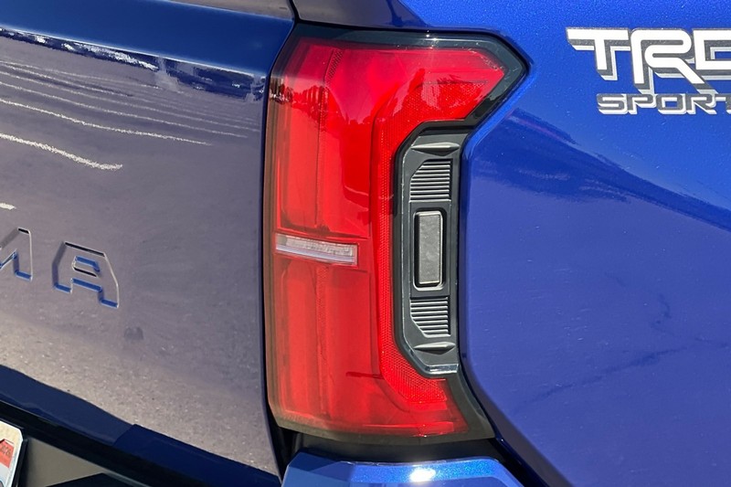 Toyota Tacoma 4WD Vehicle Full-screen Gallery Image 50