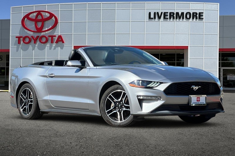 Ford Mustang Vehicle Full-screen Gallery Image 02