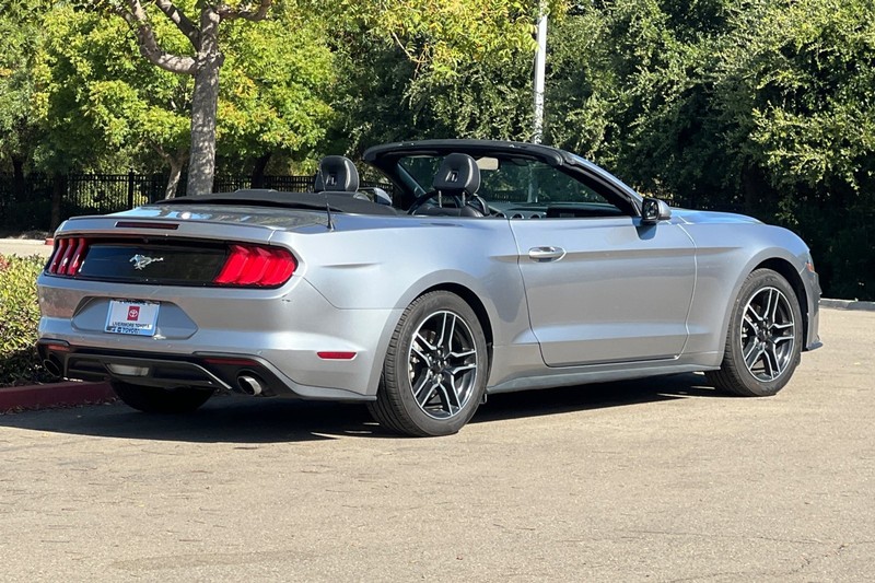 Ford Mustang Vehicle Full-screen Gallery Image 04