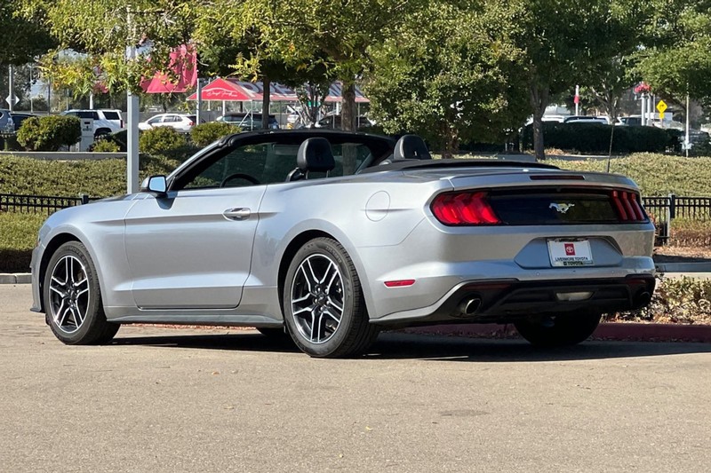 Ford Mustang Vehicle Full-screen Gallery Image 06