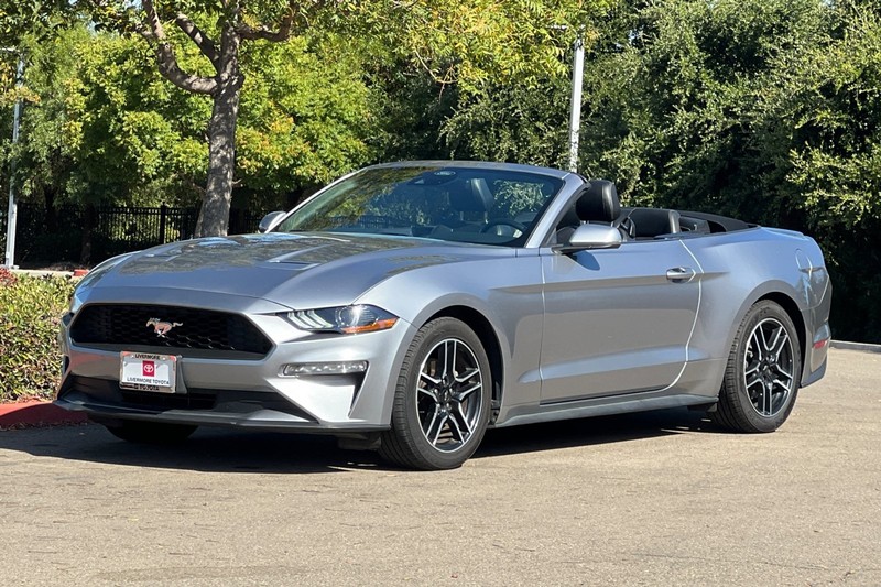 Ford Mustang Vehicle Full-screen Gallery Image 08