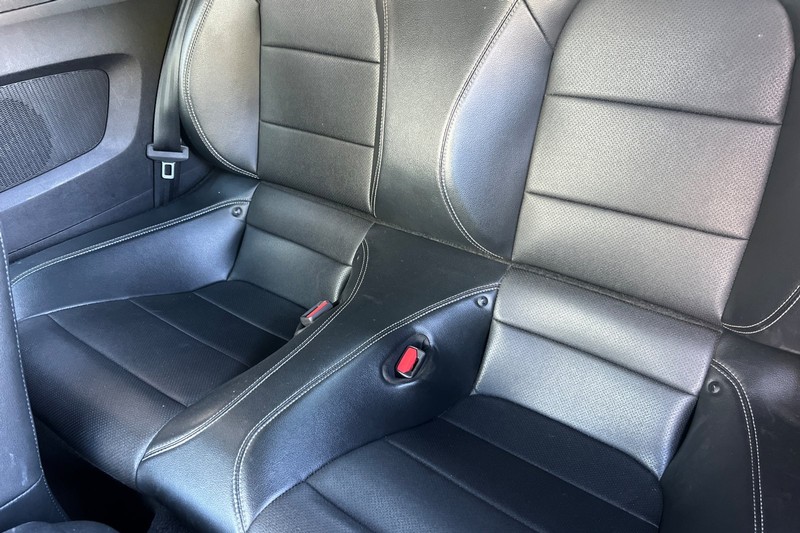 Ford Mustang Vehicle Full-screen Gallery Image 15
