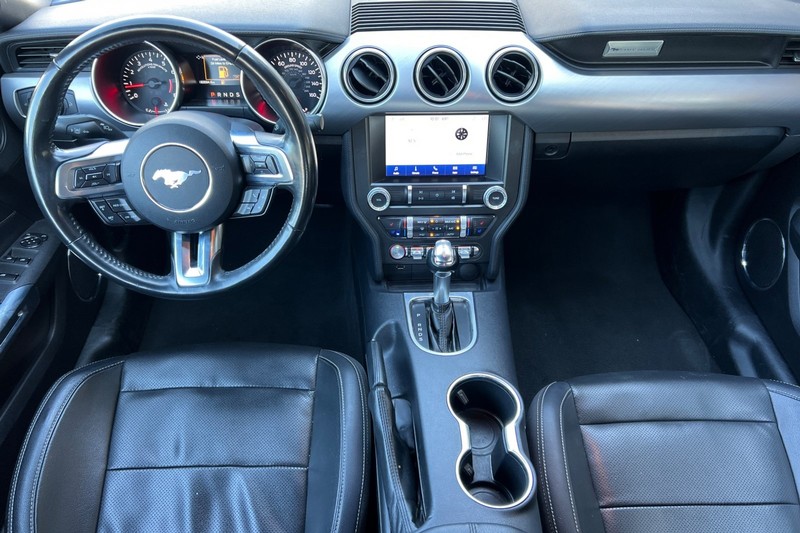 Ford Mustang Vehicle Full-screen Gallery Image 16