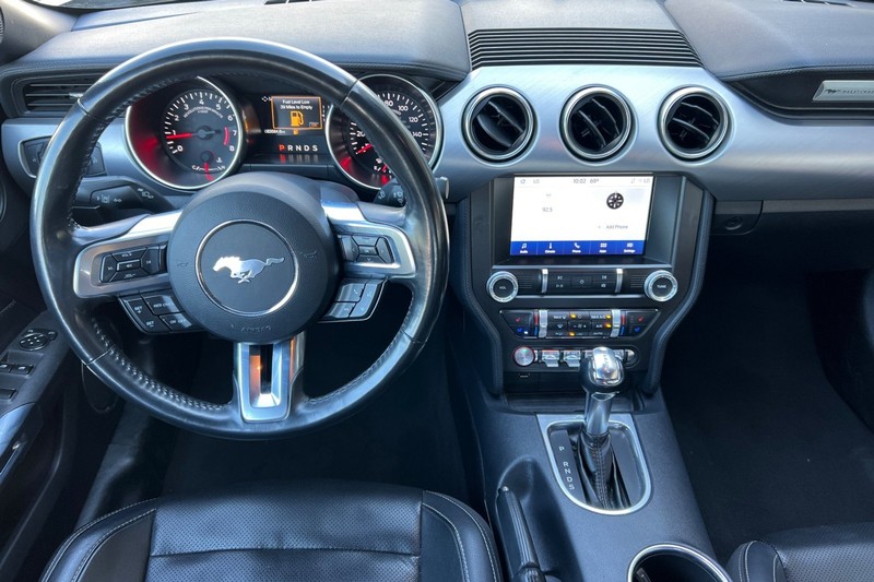 Ford Mustang Vehicle Full-screen Gallery Image 17