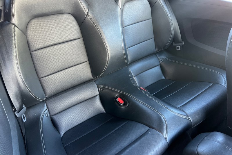 Ford Mustang Vehicle Full-screen Gallery Image 18