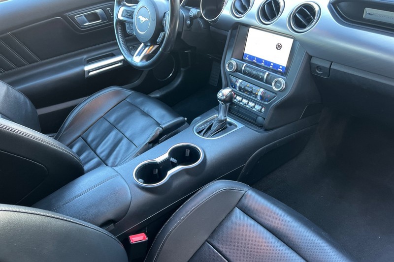 Ford Mustang Vehicle Full-screen Gallery Image 19