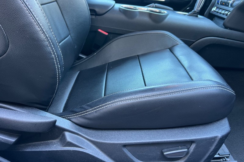 Ford Mustang Vehicle Full-screen Gallery Image 23