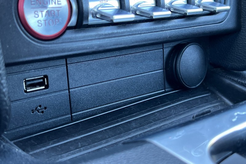 Ford Mustang Vehicle Full-screen Gallery Image 31